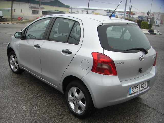 TOYOTA YARIS 1.3 GASOLINA 87CV