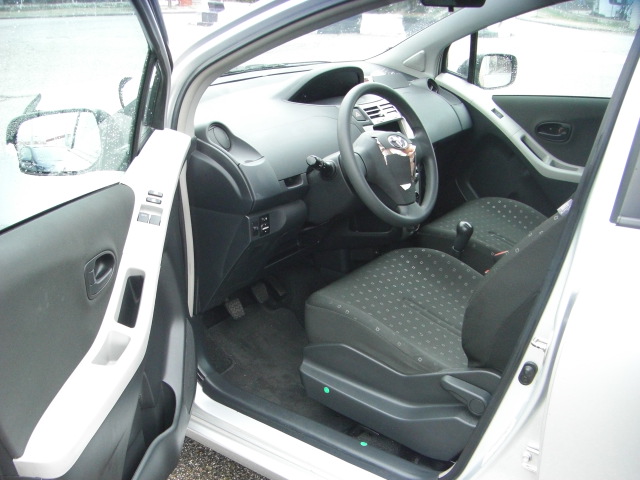 TOYOTA YARIS 1.3 GASOLINA 87CV