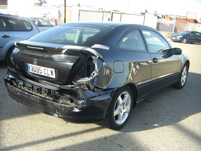 MERCEDES BENZ C-180 GASOLINA 142CV