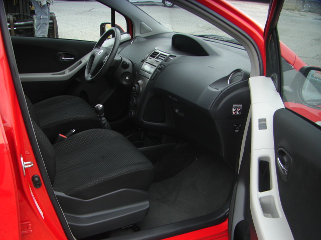 TOYOTA YARIS 1.3 GASOLINA 100CV