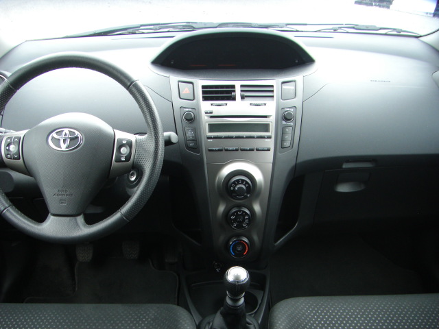 TOYOTA YARIS 1.3 GASOLINA 100CV