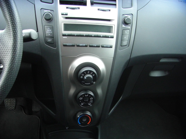 TOYOTA YARIS 1.3 GASOLINA 100CV