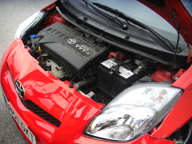 TOYOTA YARIS 1.3 GASOLINA 100CV