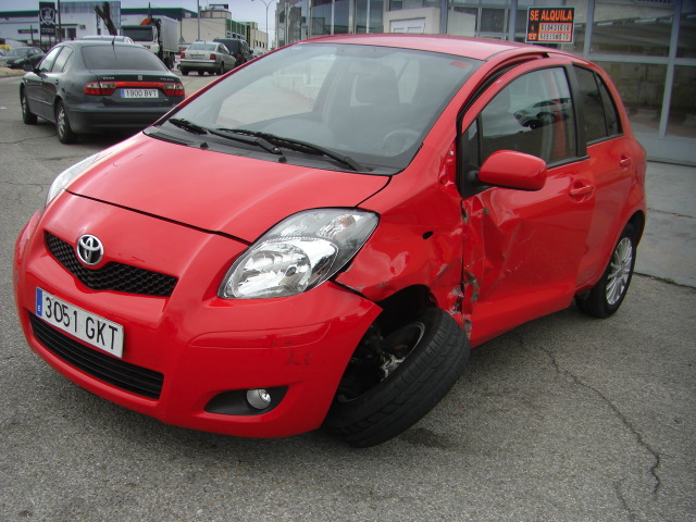 TOYOTA YARIS 1.3 GASOLINA 100CV