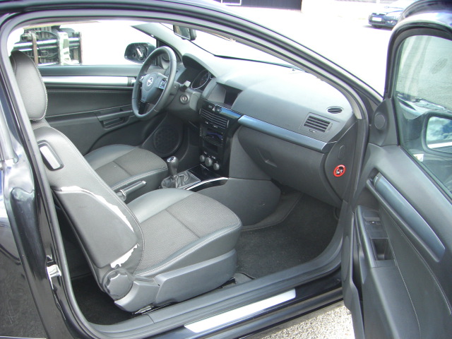 OPEL ASTRA GTC 1.9 CDTI COSMO 120CV