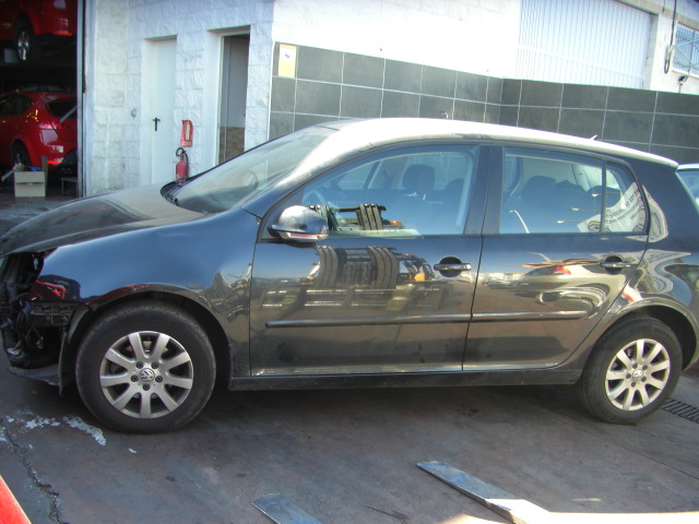 VOLKSWAGEN GOLF V 1.9 TDI 105CV