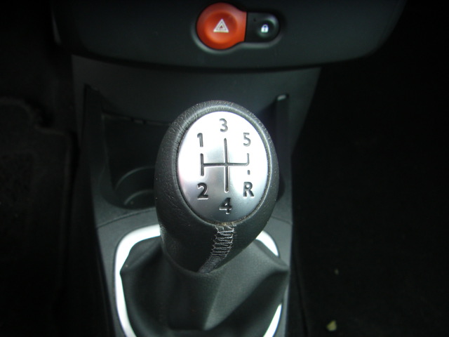 RENAULT CLIO 1.4 GASOLINA 98CV