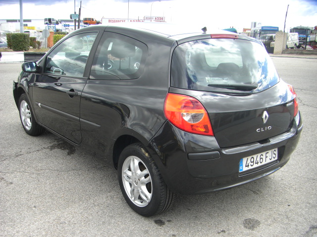 RENAULT CLIO 1.4 GASOLINA 98CV