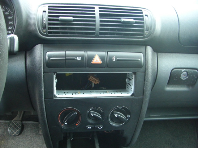 SEAT LEON 1.6 I GASOLINA 105CV