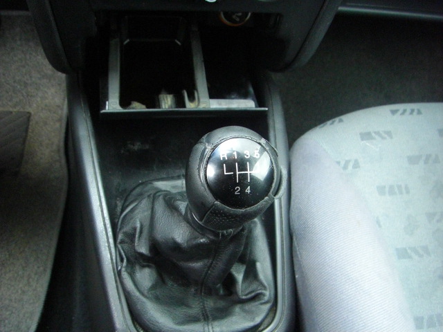 SEAT LEON 1.6 I GASOLINA 105CV