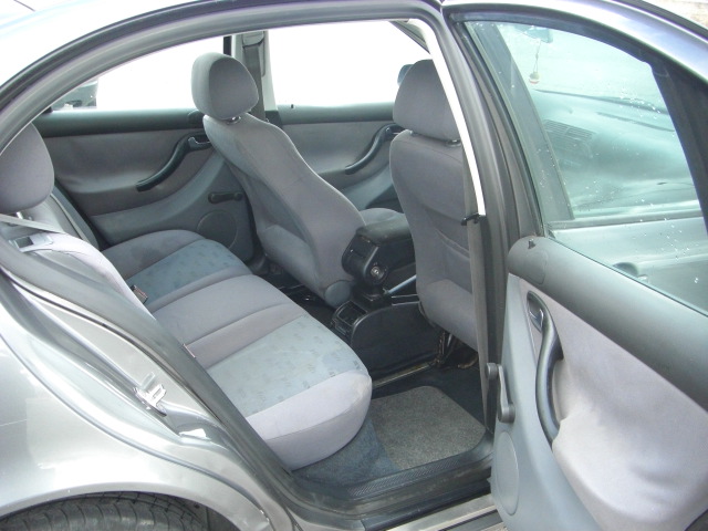 SEAT LEON 1.6 I GASOLINA 105CV