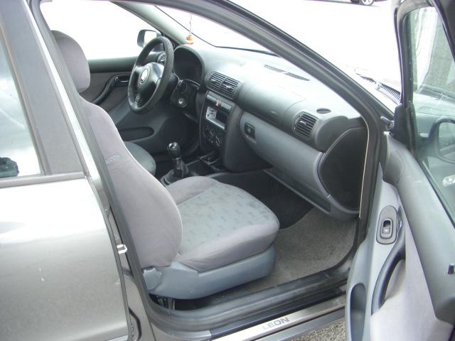 SEAT LEON 1.6 I GASOLINA 105CV