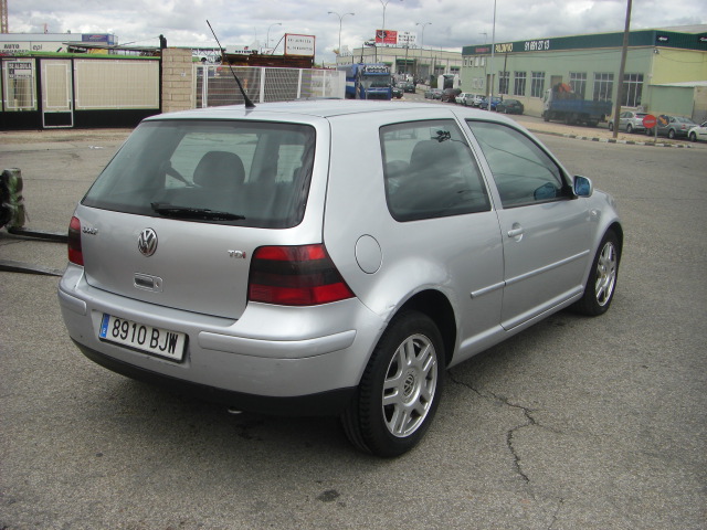 VOLKSWAGEN GOLF 1.9 TDI 110CV