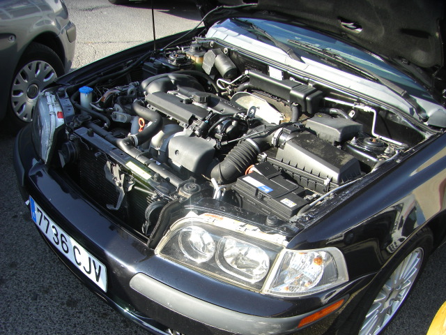 VOLVO V-40 1.8 GASOLINA 122CV FAMILIAR