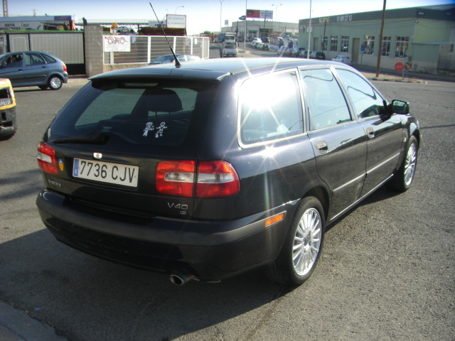 VOLVO V-40 1.8 GASOLINA 122CV FAMILIAR