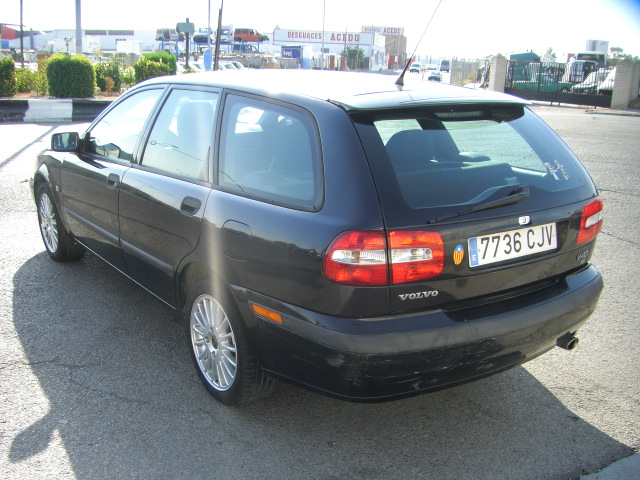 VOLVO V-40 1.8 GASOLINA 122CV FAMILIAR
