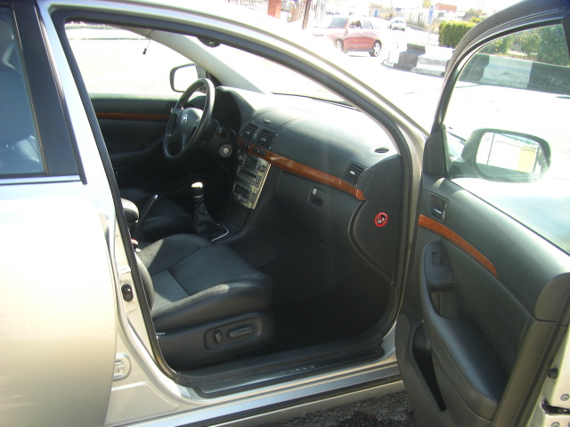 TOYOTA AVENSIS FAMILIAR 2.0 D4D 125CV