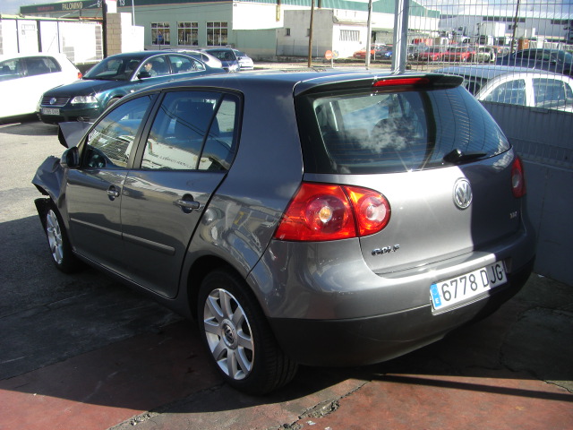 VOLKSWAGEN GOLF 1.9 TDI 105CV