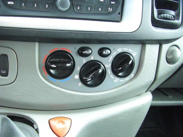 RENAULT TRAFIC 2.0 D 115CV 9PLAZAS