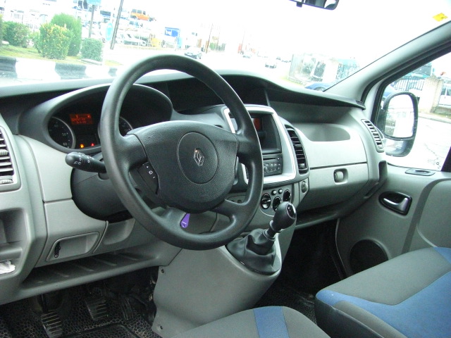 RENAULT TRAFIC 2.0 D 115CV 9PLAZAS