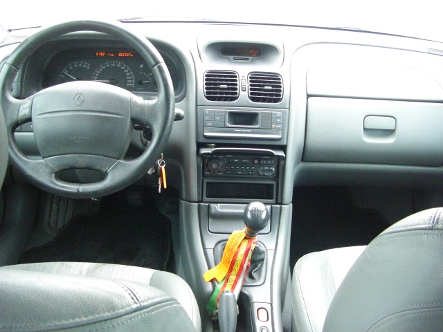 RENAULT LAGUNA 2.0 GASOLINA 137CV