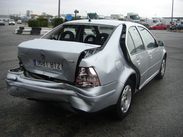 VOLKSWAGEN BORA 1.9 TDI 110CV