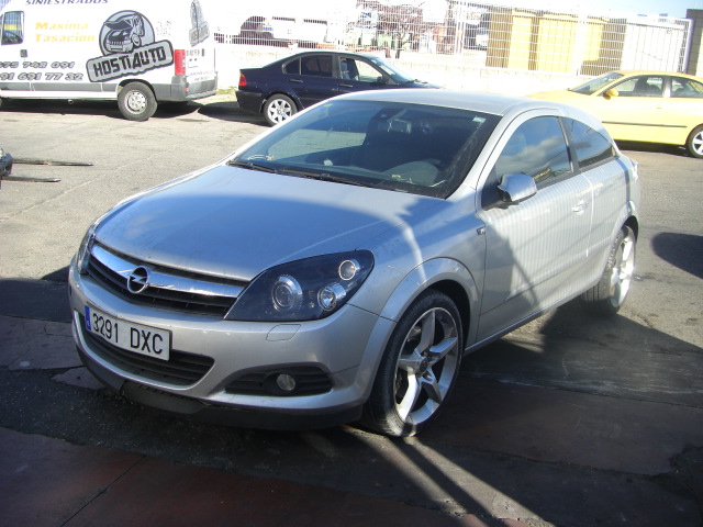 OPEL ASTRA GTC 1.9 DTI 150CV