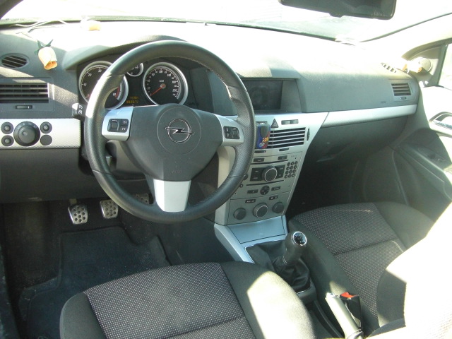 OPEL ASTRA GTC 1.9 DTI 150CV