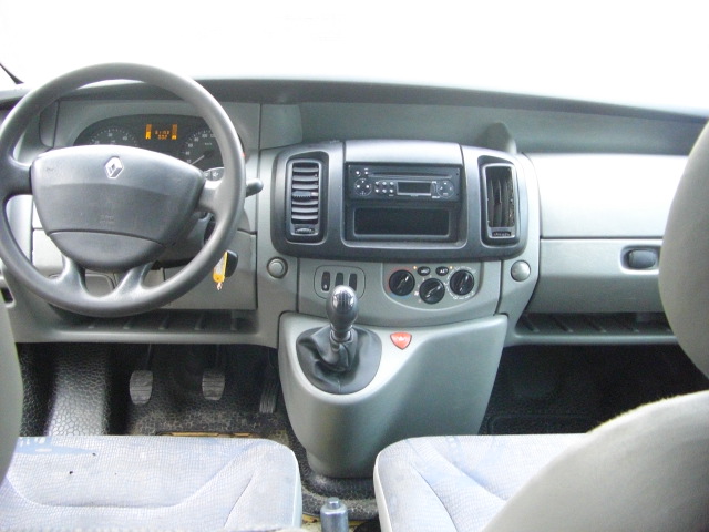 RENAULT TRAFIC 2.5 DCI 135CV 6 PLAZAS