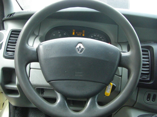 RENAULT TRAFIC 2.5 DCI 135CV 6 PLAZAS