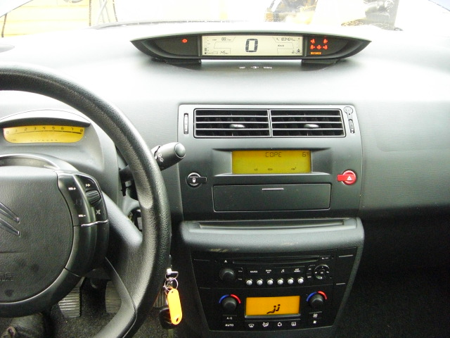 CITROEN C4 1.6i 110CV 5 PUERTAS