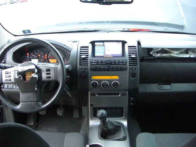 NISSAN NAVARA 2.5 DCI 174CV