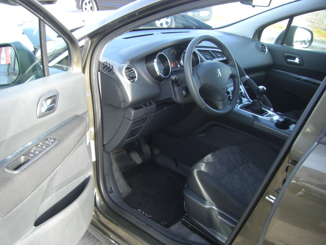 PEUGEOT 3008 1.6 HDI 111CV