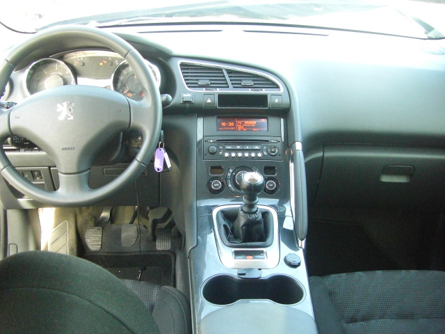 PEUGEOT 3008 1.6 HDI 111CV