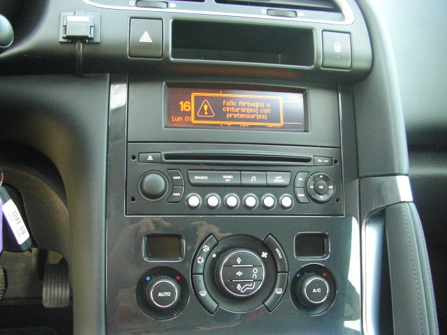 PEUGEOT 3008 1.6 HDI 111CV