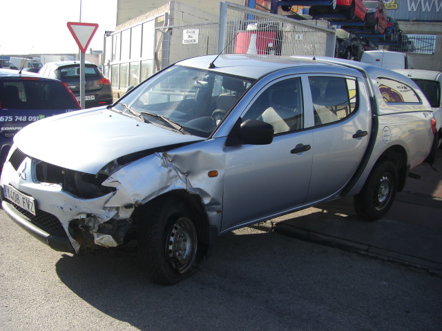 mitsubishi l-200 2.5 dti 136cv