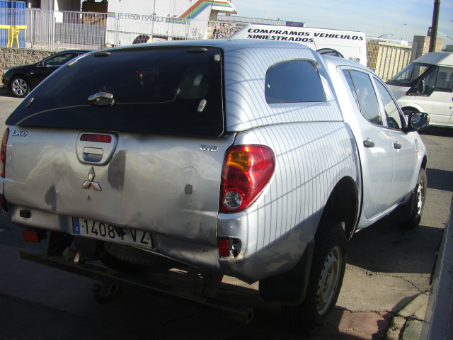mitsubishi l-200 2.5 dti 136cv