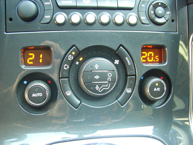 PEUGEOT 3008 E 1.6 HDI 110CV AUTOMATICO