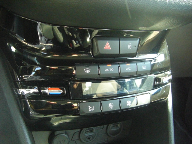 PEUGEOT 208 1.4 GASOLINA 95CV