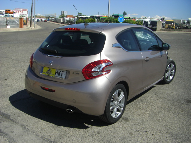 PEUGEOT 208 1.4 GASOLINA 95CV