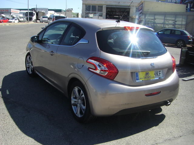 PEUGEOT 208 1.4 GASOLINA 95CV