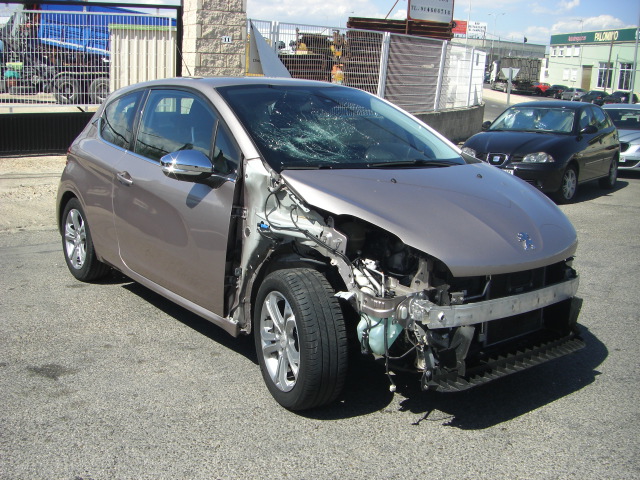 PEUGEOT 208 1.4 GASOLINA 95CV