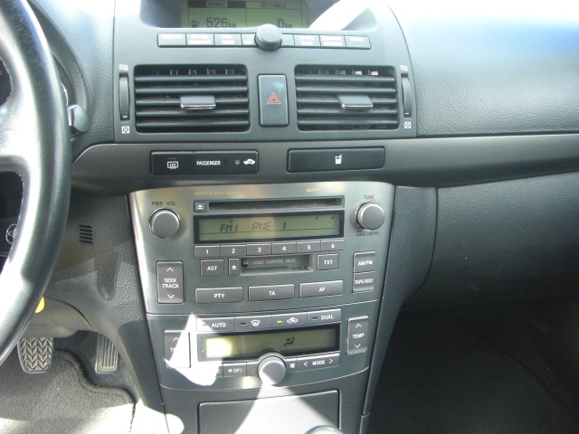 TOYOTA AVENSIS 1.8 I 129CV