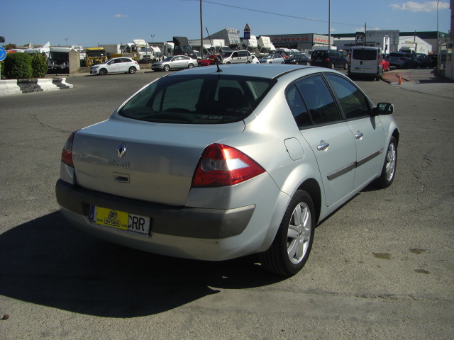 RENAULT MEGANE SEDAN 2.0 I 134CV