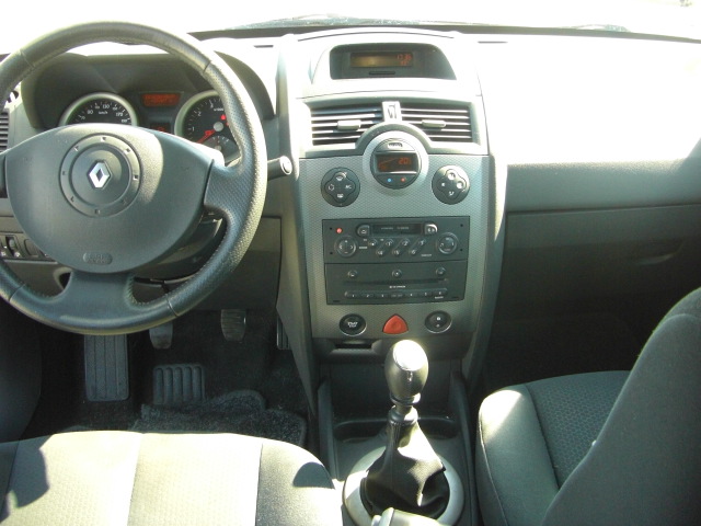 RENAULT MEGANE SEDAN 2.0 I 134CV