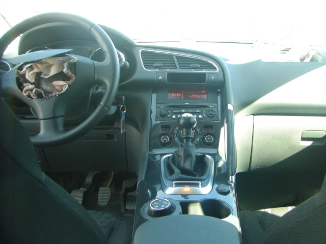 PEUGEOT 3008 PREMIUN 1.6 HDI 110CV