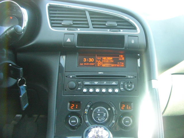 PEUGEOT 3008 PREMIUN 1.6 HDI 110CV