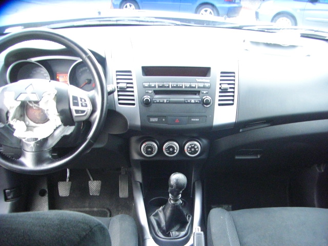 MITSUBISHI OUTLANDER 2.0 DID 140CV 4X4 7 PLAZAS