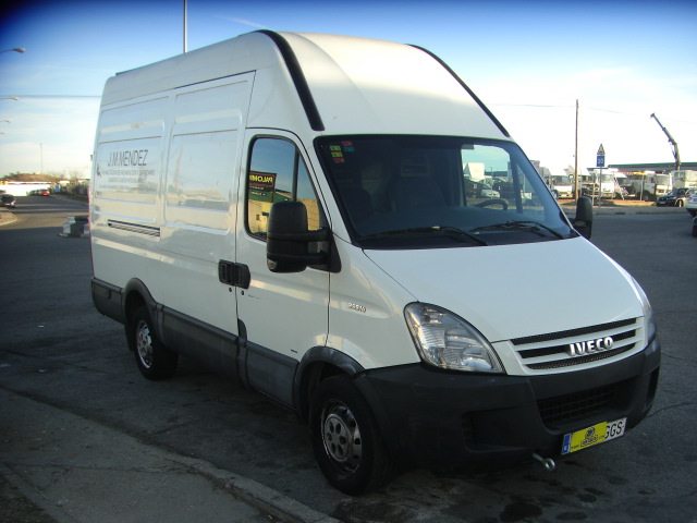 IVECO 35S14 2.3 D 136CV FURGON