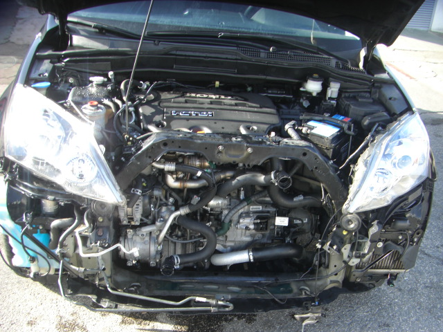 accidentado.vehiculo con golpe delantero y trasero,arrancando y andando,airbags ok,cd,clima,tempomat..